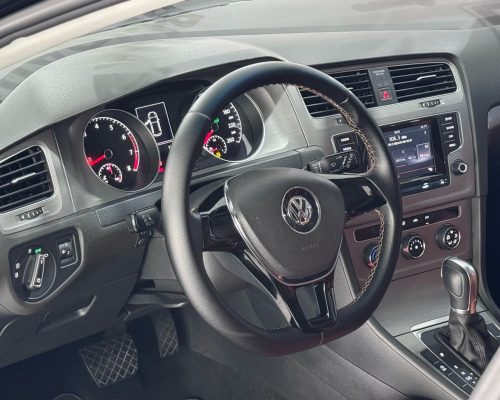 366914-volkswagen-golf-20250426125040156324