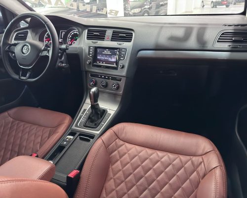 366914-volkswagen-golf-20250426125040609885