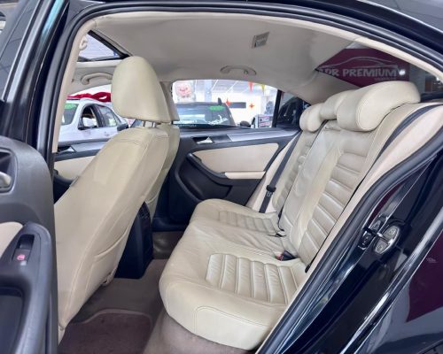 372755-volkswagen-jetta-20250530182320491441