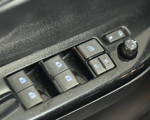 395627-toyota-hilux-20251010123402858206