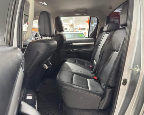 395627-toyota-hilux-20251010123404207052