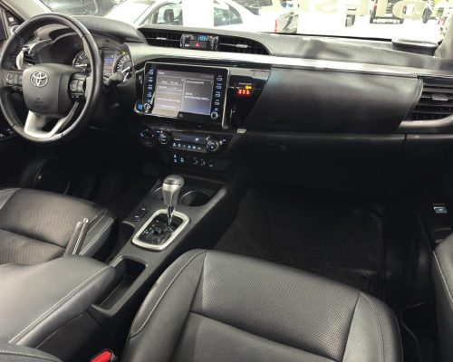 395627-toyota-hilux-20251010123404644772