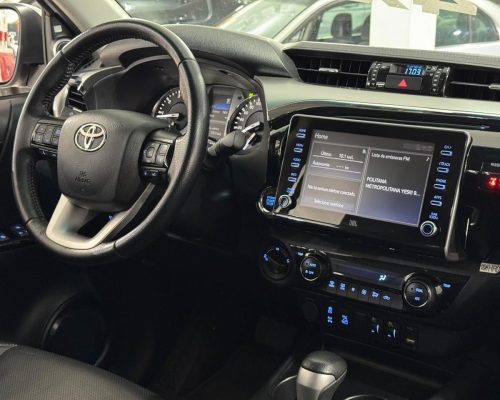 395627-toyota-hilux-20251010123404660187