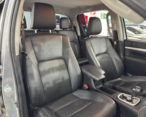 395627-toyota-hilux-20251010123405124980