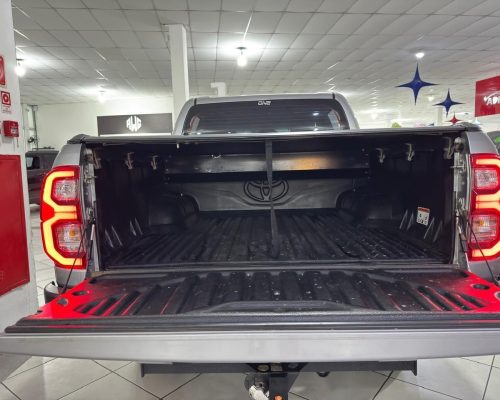 395627-toyota-hilux-20251010123405723992