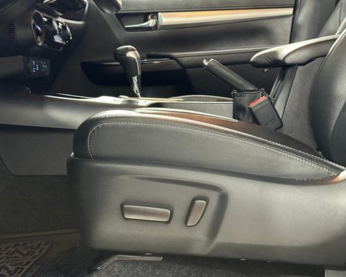 395627-toyota-hilux-20251010123405800680