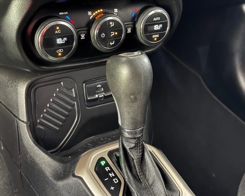 398718-jeep-renegade-20251029111007360958