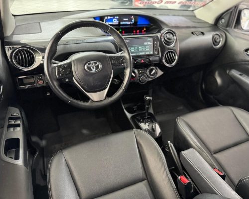 399908-toyota-etios-cross-20251105141807523486