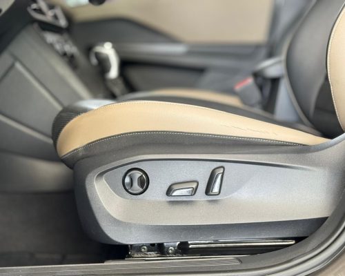 402350-volkswagen-taos-20251119183435256907