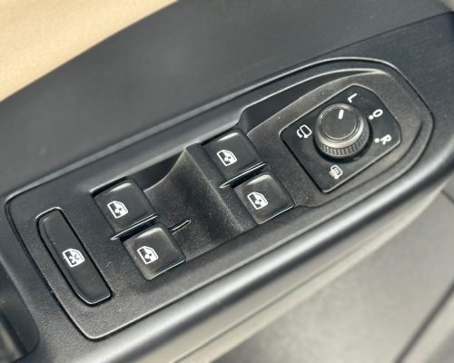 402350-volkswagen-taos-20251119183435335140