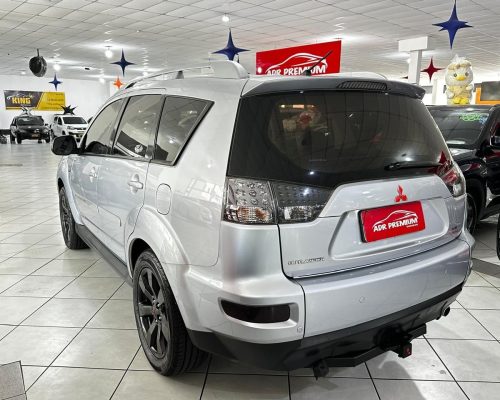 404537-mitsubishi-outlander-20251203185831423845