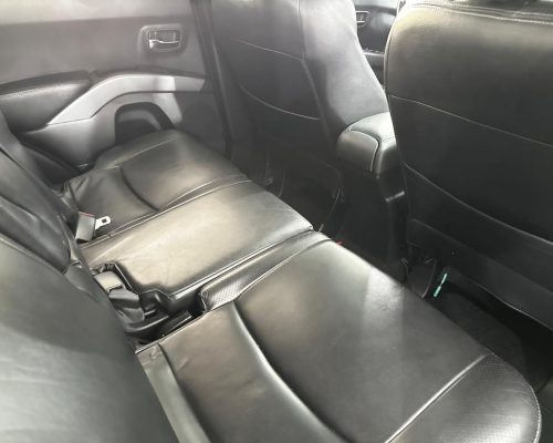 404537-mitsubishi-outlander-20251203185832070864