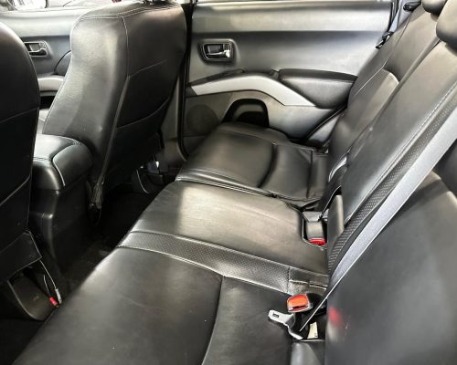 404537-mitsubishi-outlander-20251203185832321575