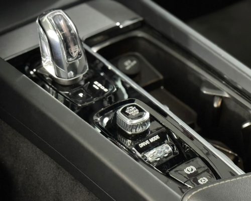 413868-volvo-xc60-20260211155848478080